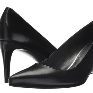 NWT / NIB! Stuart Weitzman Leather Point Toe Pump